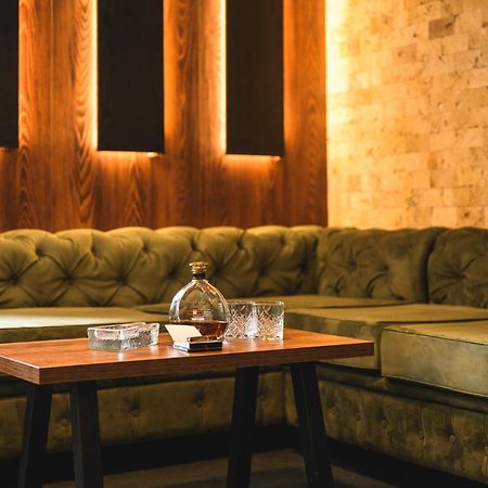 Grand Hotel เวลินกราด ภายนอก รูปภาพ The interior of the bar