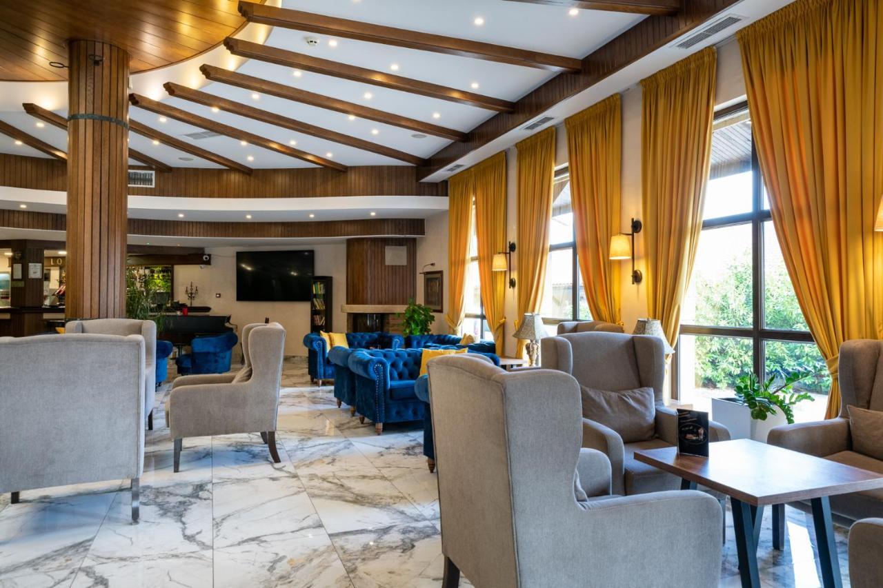 Grand Hotel เวลินกราด ภายนอก รูปภาพ Lobby