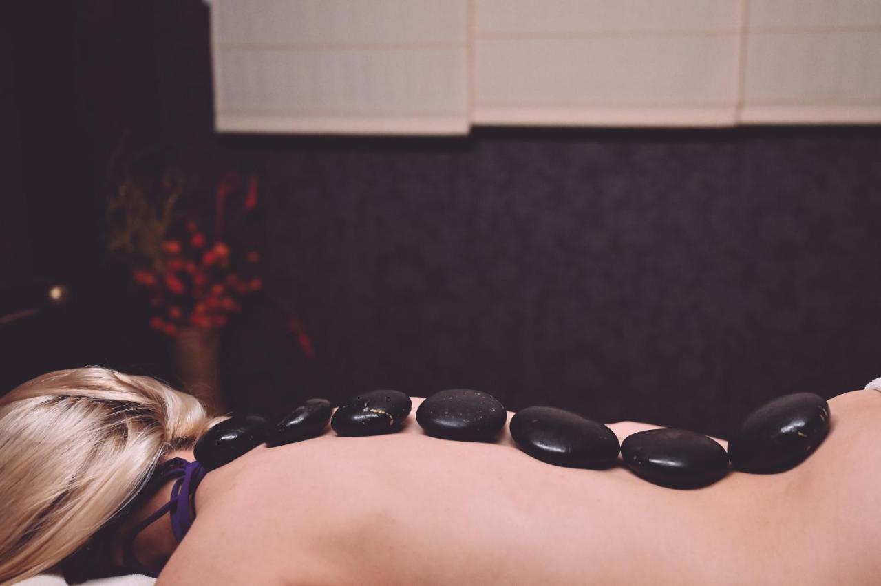 Grand Hotel เวลินกราด ภายนอก รูปภาพ Hot stone massage