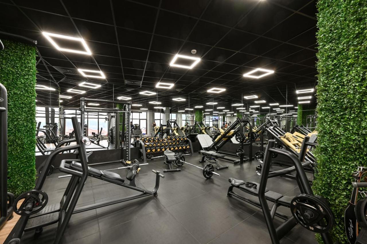 Grand Hotel เวลินกราด ภายนอก รูปภาพ The gym at the headquarters of the company