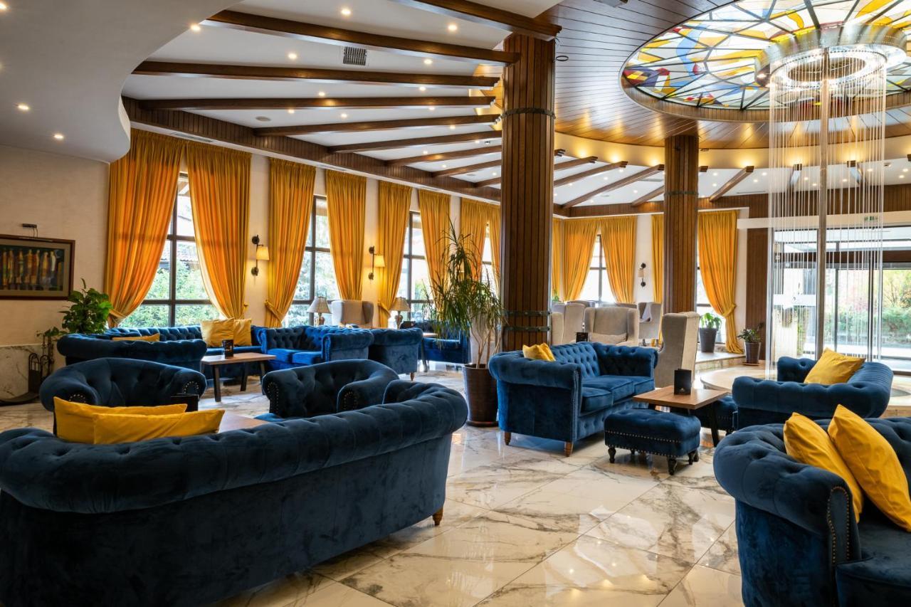 Grand Hotel เวลินกราด ภายนอก รูปภาพ Lobby