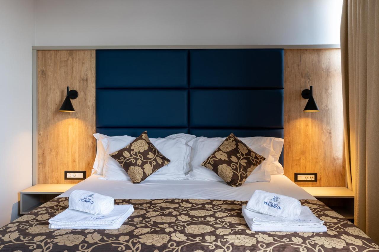 Grand Hotel เวลินกราด ภายนอก รูปภาพ A bedroom at the hotel