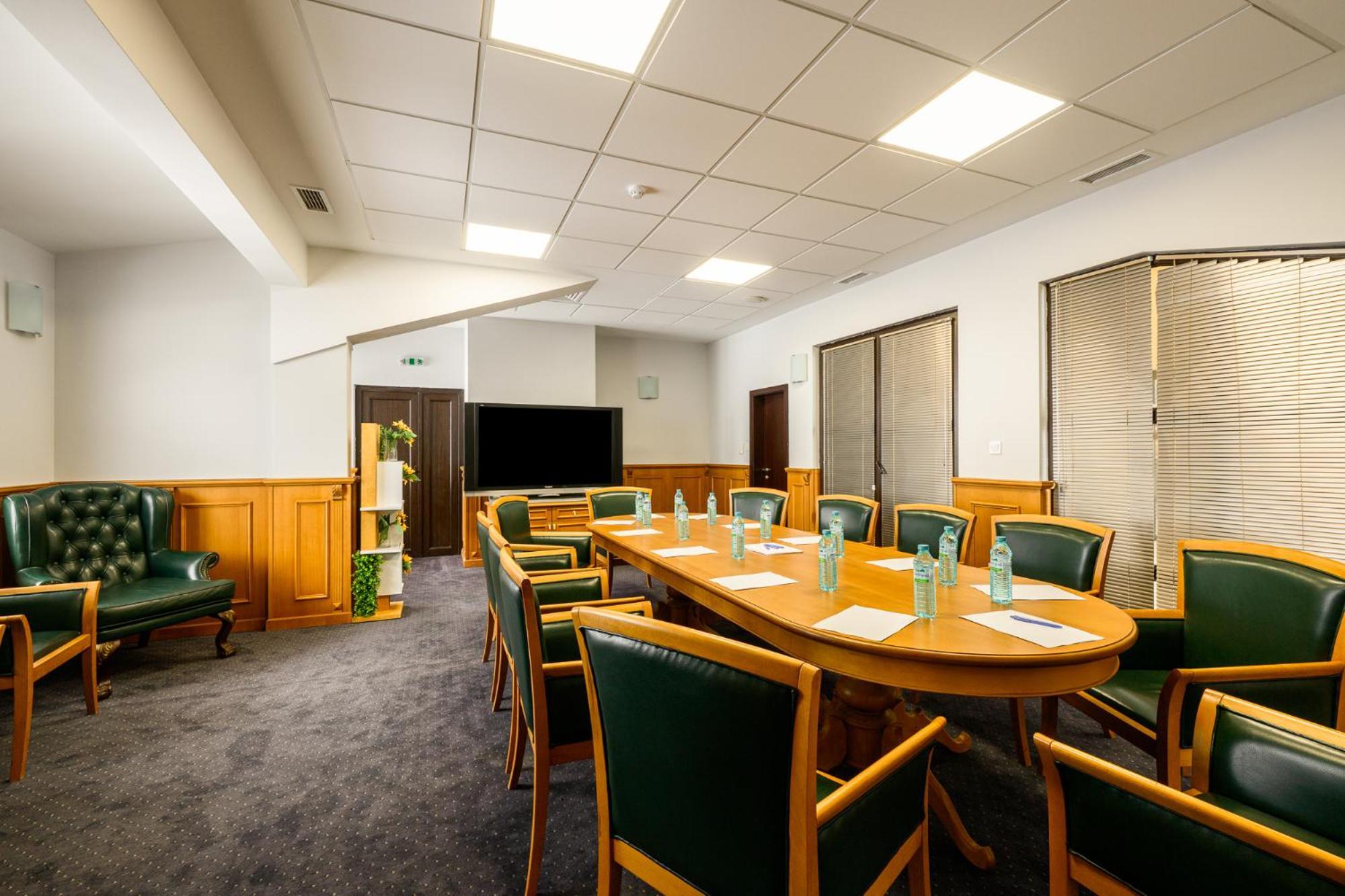 Grand Hotel เวลินกราด ภายนอก รูปภาพ The boardroom at the Royal Society
