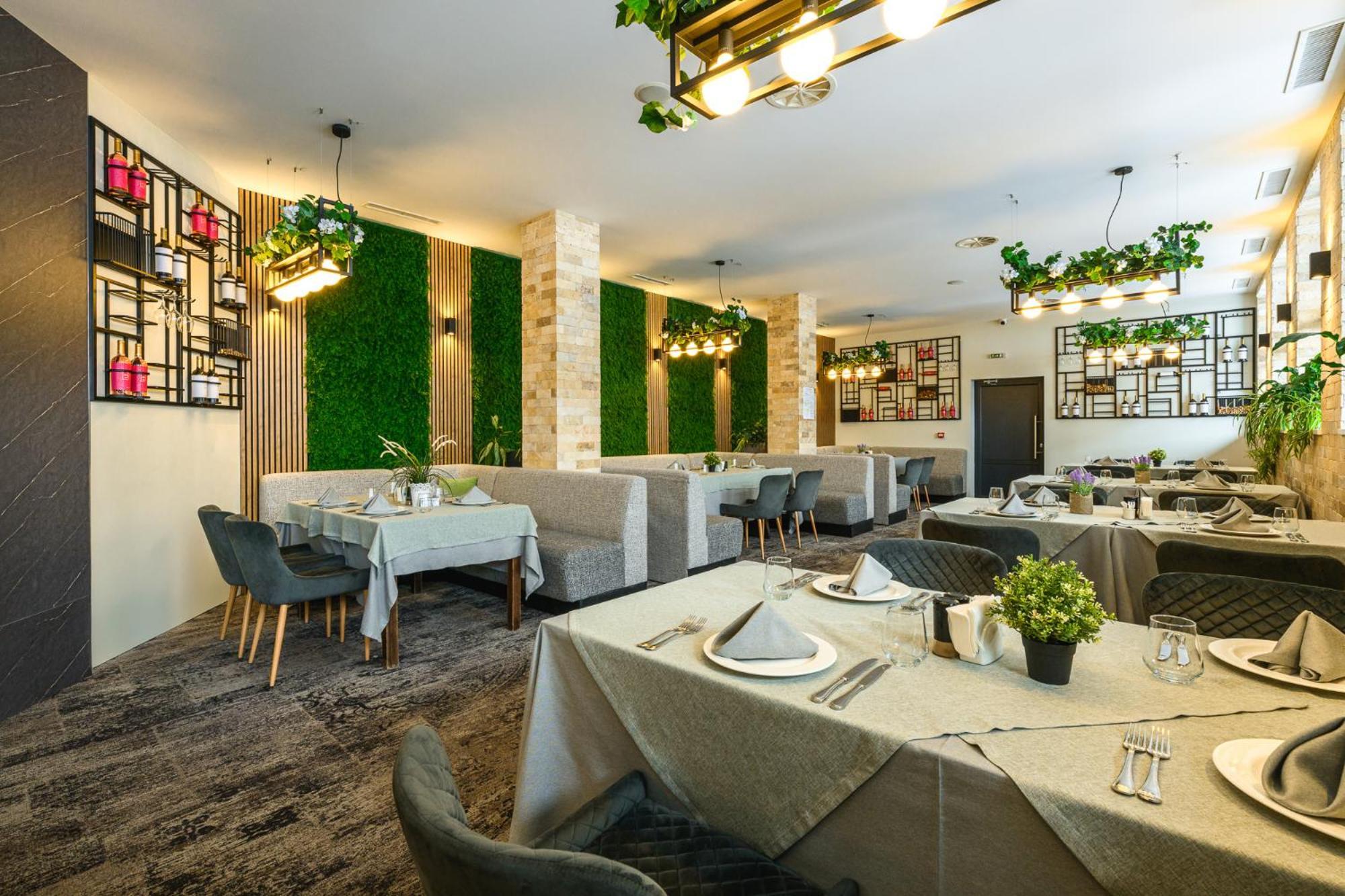 Grand Hotel เวลินกราด ภายนอก รูปภาพ Restaurant interior