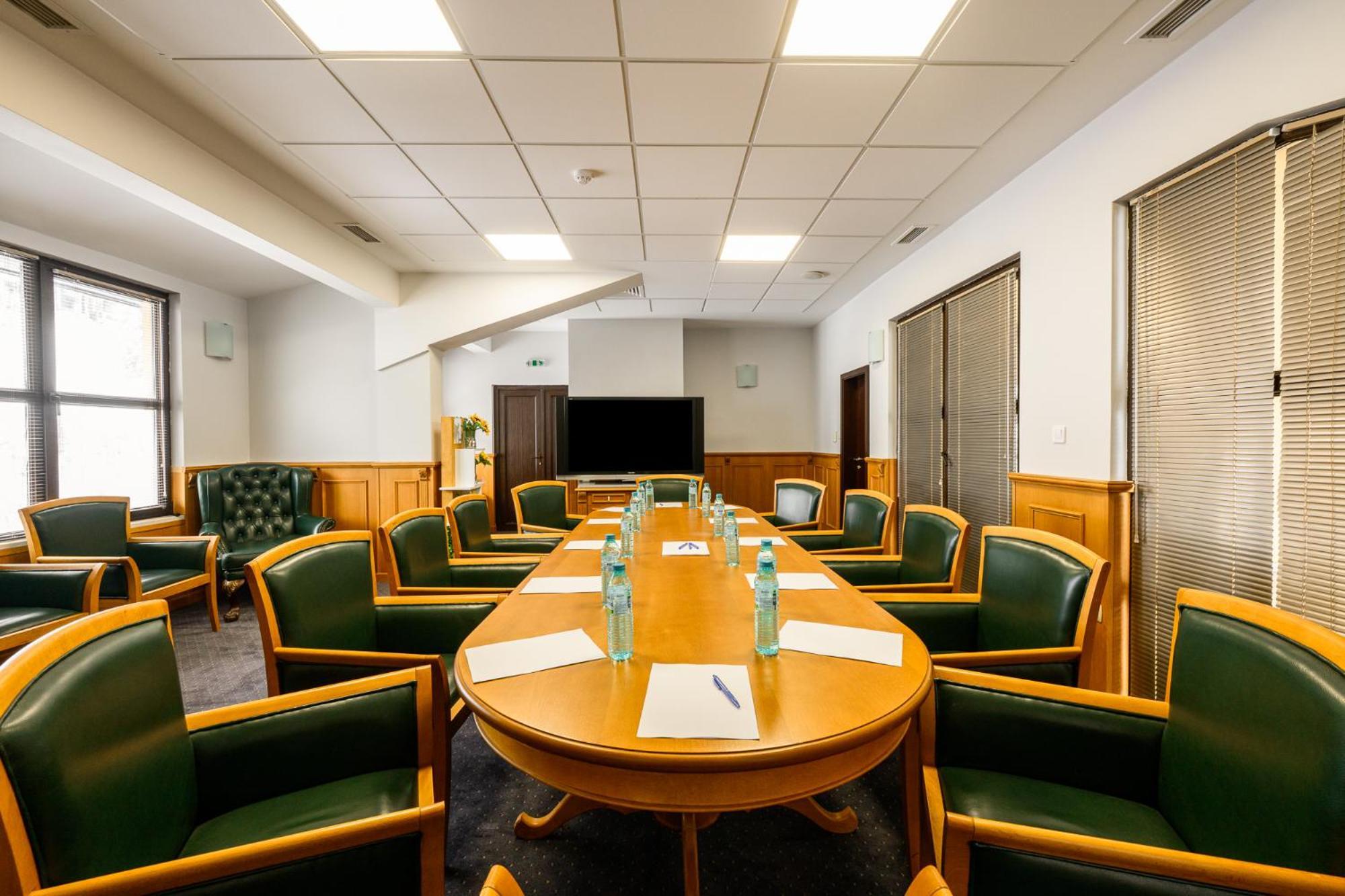 Grand Hotel เวลินกราด ภายนอก รูปภาพ The meeting room of the Federal Council