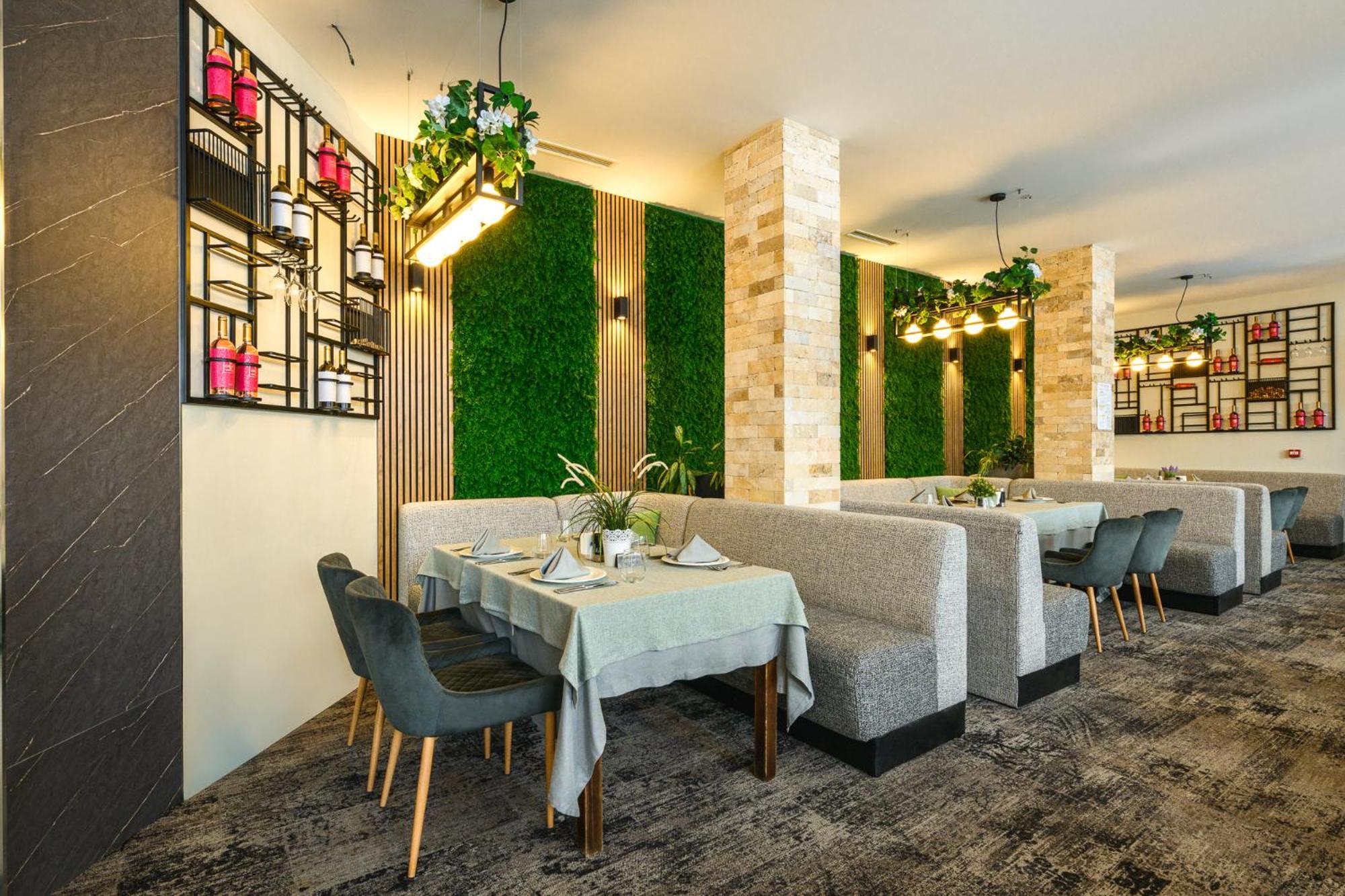 Grand Hotel เวลินกราด ภายนอก รูปภาพ Restaurant interior