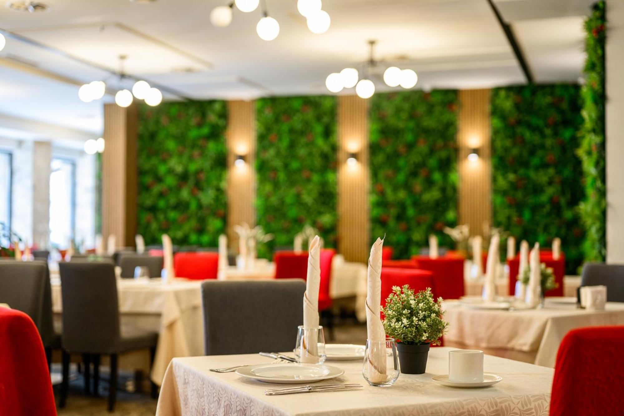 Grand Hotel เวลินกราด ภายนอก รูปภาพ Restaurant interior