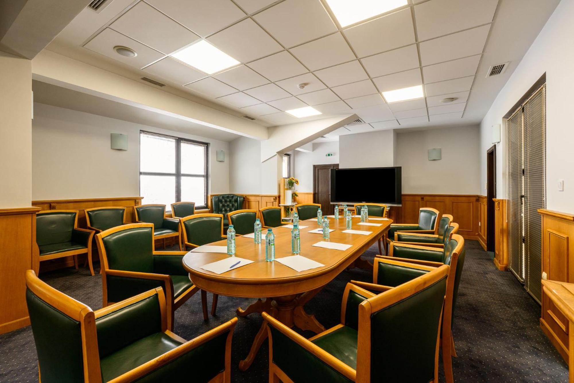 Grand Hotel เวลินกราด ภายนอก รูปภาพ The boardroom at the National Liberal Club