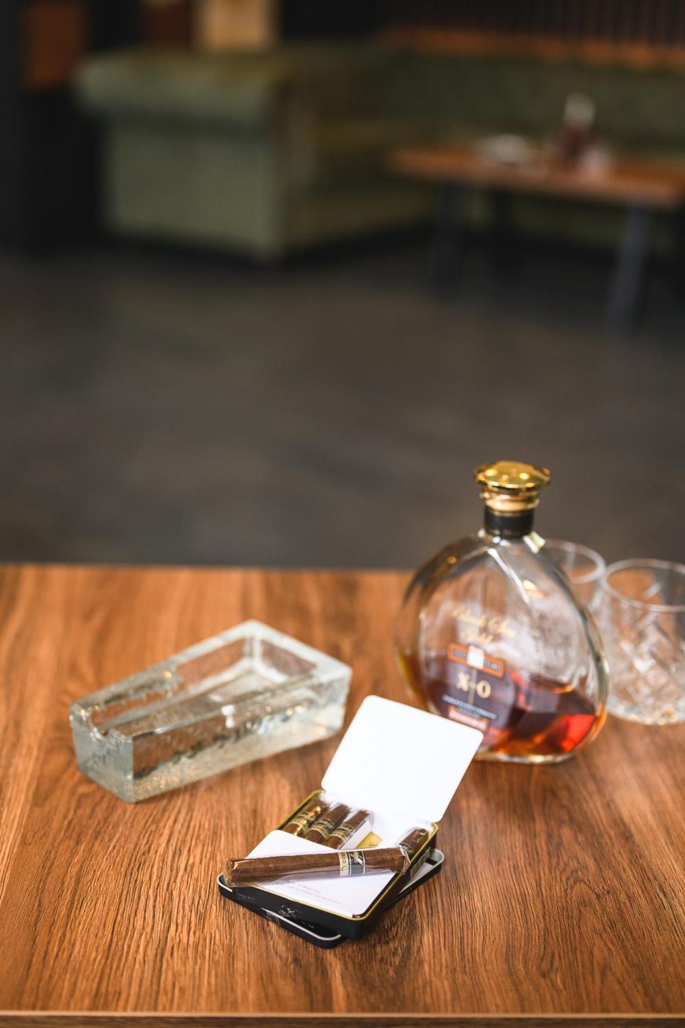 Grand Hotel เวลินกราด ภายนอก รูปภาพ A bottle of cognac