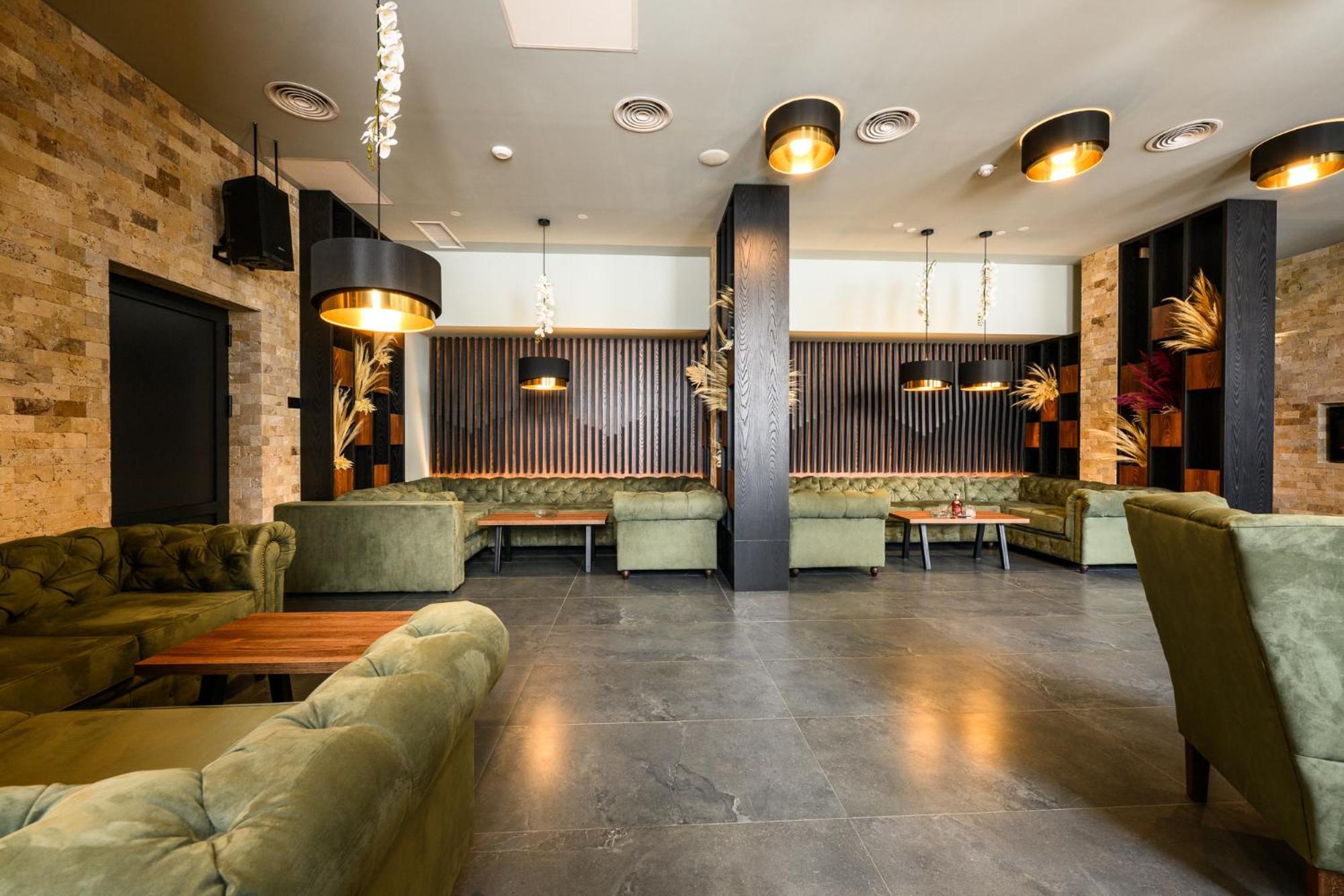Grand Hotel เวลินกราด ภายนอก รูปภาพ Interior of a restaurant